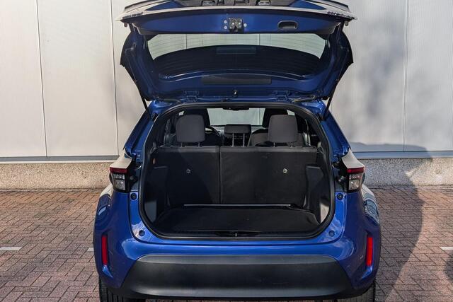 Toyota YARIS Cross 1.5 Hybrid First Edition | Navigatie| Kofferbakmat| Grote LM Velgen|