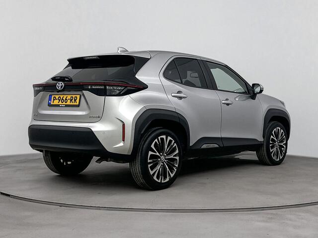 Toyota YARIS Cross 1.5 Hybrid 115Pk Adventure Automaat | Navigatie | Apple & Android Carplay | Cruise Control Adaptief | Parkeersensoren & Camera | Stoel- & Stuurverwarming | Climate Control | Electrische Achterklep | Panoramadak |