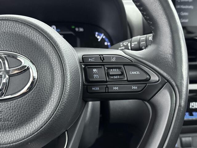 Toyota YARIS Cross 1.5 Hybrid 115Pk Adventure Automaat | Navigatie | Apple & Android Carplay | Cruise Control Adaptief | Parkeersensoren & Camera | Stoel- & Stuurverwarming | Climate Control | Electrische Achterklep | Panoramadak |