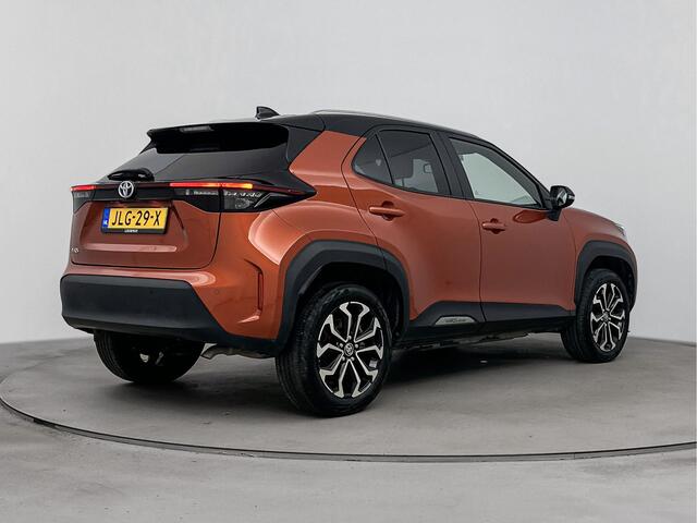 Toyota YARIS Cross 1.5 Hybrid First Edition Bi-Tone | Metaallak | Stoelverwarming | Parkeersensoren Voor+Achter | LM-Velgen | Donker Getinte Achterruiten |