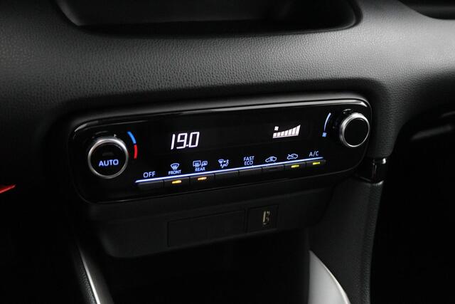 Toyota YARIS 1.5 Hybrid | Navigatie | Climate control | Cruise control |