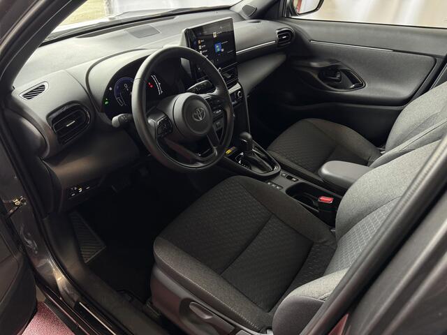 Toyota YARIS Cross 1.5 HYBRID DYNAMIC CAMERA LED ZWARTE HEMEL STOEL/STUUR VERW. 17''LMV KEYLESS