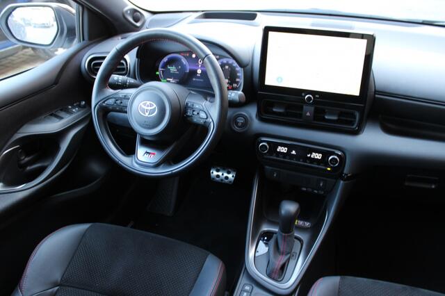 Toyota YARIS 1.5 Hybrid 130pk! GR Sport | Navi | PDC | Stoel -/ Stuurwielverw