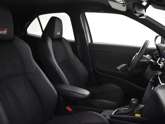 Toyota YARIS Cross 1.5 Hybrid GR Sport | Stuur en Stoelverwarming | BLIS | PDC V+A