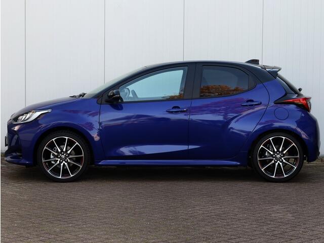 Toyota YARIS 1.5 Hybrid 130 GR Sport | Bi-Tone | Leder/Alcantara | Dodehoek