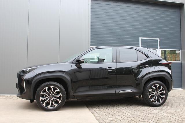 Toyota YARIS Cross 1.5 Hybrid Team D PDC / Stoelverwarming / Navigatie / BSM