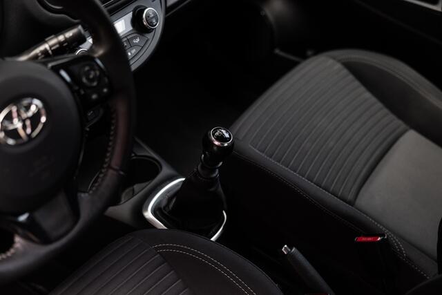 Toyota YARIS 1.5 VVT-i Dynamic | Stoelverwarming | Camera | Trekhaak |