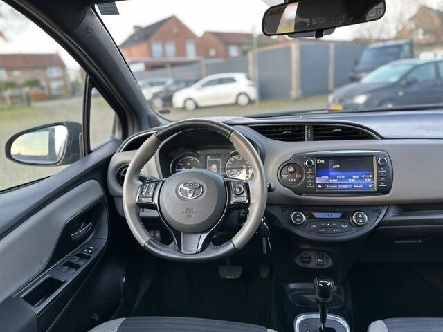 Toyota YARIS 1.5 Hyb. Bi-Tone Aut*5DR*Camera*LED*CLIMA*STOELVW*MF STUUR