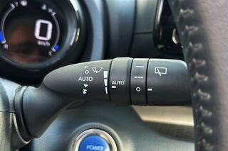 toyota-yaris-1.5-hybrid-executive-b