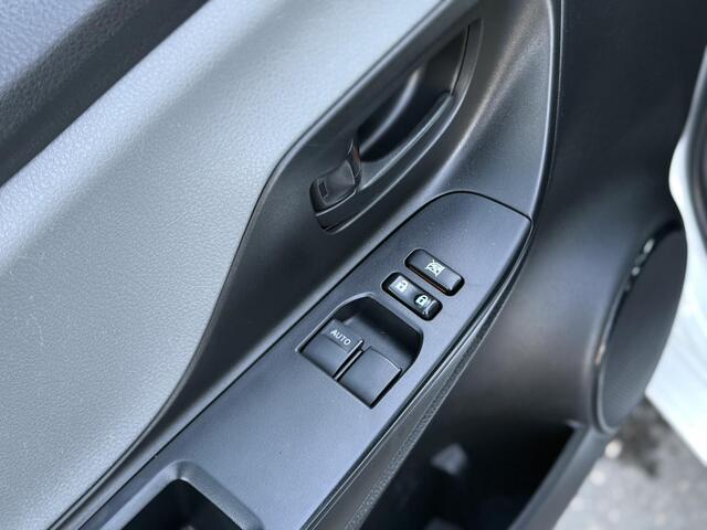 Toyota YARIS 1.5 Hybrid Active ?1ste Eigenaar | Rijstrooksensor | Cruisecontrole | Climate controle