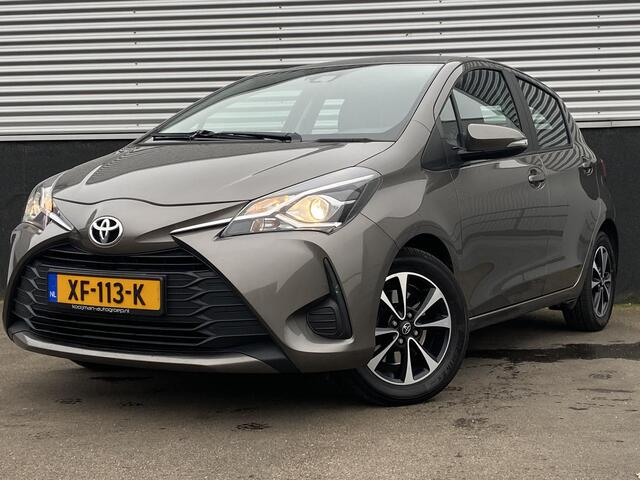 Toyota YARIS 1.5 VVT-i Active Zeer nette NL-auto, boekjes compleet, lage KM stand! Achteruitrij camera, cruise control, start/stop systeem, centrale deurvergrendeling