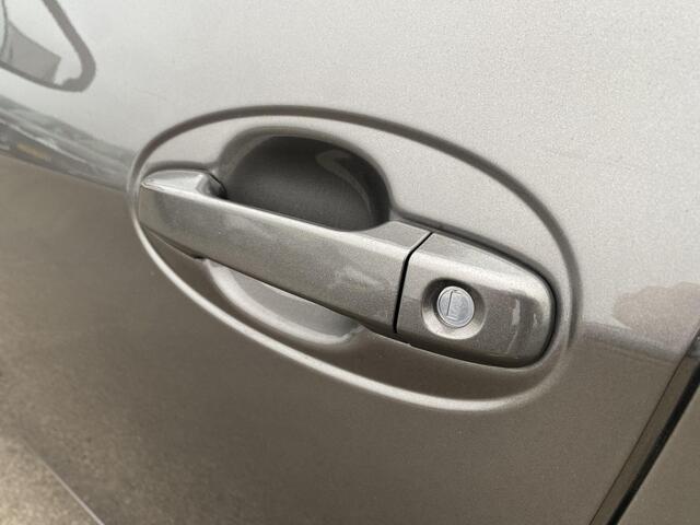 Toyota YARIS 1.5 VVT-i Active Zeer nette NL-auto, boekjes compleet, lage KM stand! Achteruitrij camera, cruise control, start/stop systeem, centrale deurvergrendeling