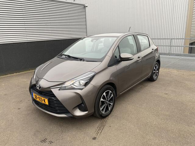 Toyota YARIS 1.5 VVT-i Active Zeer nette NL-auto, boekjes compleet, lage KM stand! Achteruitrij camera, cruise control, start/stop systeem, centrale deurvergrendeling