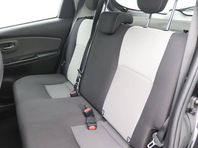 Toyota YARIS 1.0 VVT-i Design Sport 70PK 44.472KM, Achteruitrijcamera, Clima, 15" LM Velgen, Cruise Controle