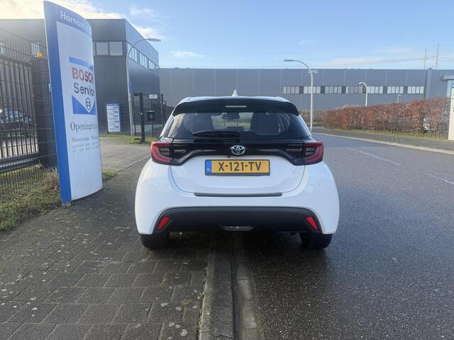 Toyota YARIS 1.5 Hybrid Dynamic met o.a. camara, climate control, stoelverwarming, full led, DAB, apple carplay/android auto etc.