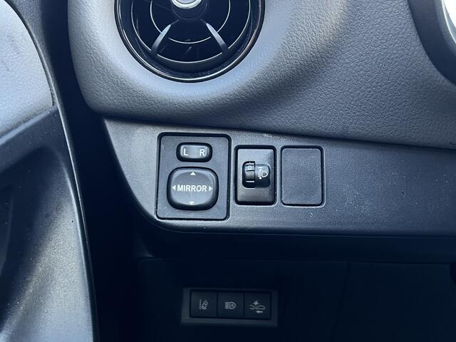 Toyota YARIS 1.5 VVT-i Comfort | Radio | Trekhaak | LM-velgen | Airco