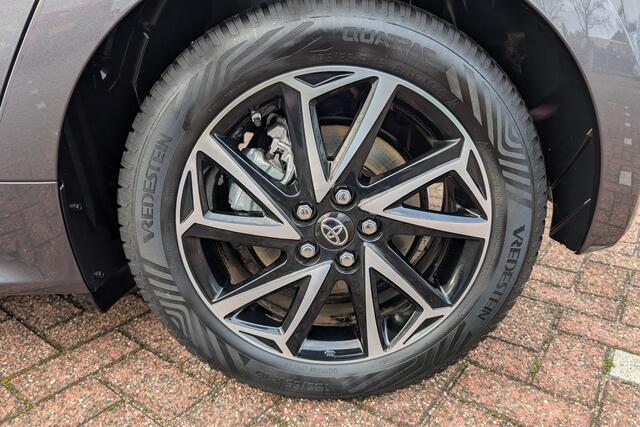 Toyota YARIS 1.5 Hybrid Dynamic Achteruitrijcamera, Navigatie met Apple Carplay & Android Auto, NL Auto