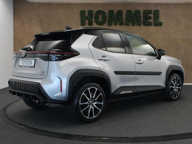 Toyota YARIS Cross 1.5 Hybrid 130 GR Sport - ADAPTIEVE CRUISE CONTROL - STOELVERWARMING VOORSTOELEN - STUURWIELVERWARMING - DODEHOEKDETECTIE - KEYLESS ENTRY/START - APPLE CARPLAY/ANDROID AUTO - CAMERA - EXTRA GETINT GLAS - PARKEERSENSOREN VOOR + ACHTER