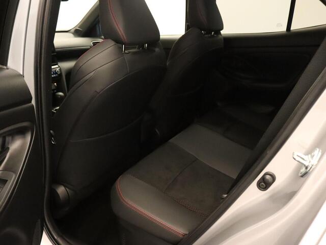 Toyota YARIS Cross 1.5 Hybrid 130 GR Sport - ADAPTIEVE CRUISE CONTROL - STOELVERWARMING VOORSTOELEN - STUURWIELVERWARMING - DODEHOEKDETECTIE - KEYLESS ENTRY/START - APPLE CARPLAY/ANDROID AUTO - CAMERA - EXTRA GETINT GLAS - PARKEERSENSOREN VOOR + ACHTER