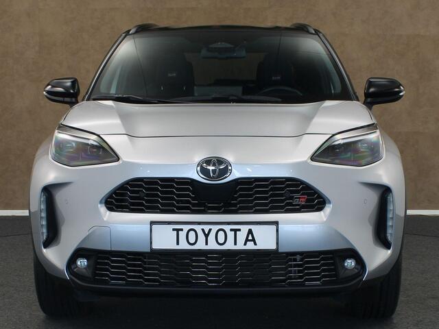 Toyota YARIS Cross 1.5 Hybrid 130 GR Sport - ADAPTIEVE CRUISE CONTROL - STOELVERWARMING VOORSTOELEN - STUURWIELVERWARMING - DODEHOEKDETECTIE - KEYLESS ENTRY/START - APPLE CARPLAY/ANDROID AUTO - CAMERA - EXTRA GETINT GLAS - PARKEERSENSOREN VOOR + ACHTER
