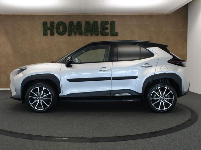 Toyota YARIS Cross 1.5 Hybrid 130 GR Sport - ADAPTIEVE CRUISE CONTROL - STOELVERWARMING VOORSTOELEN - STUURWIELVERWARMING - DODEHOEKDETECTIE - KEYLESS ENTRY/START - APPLE CARPLAY/ANDROID AUTO - CAMERA - EXTRA GETINT GLAS - PARKEERSENSOREN VOOR + ACHTER