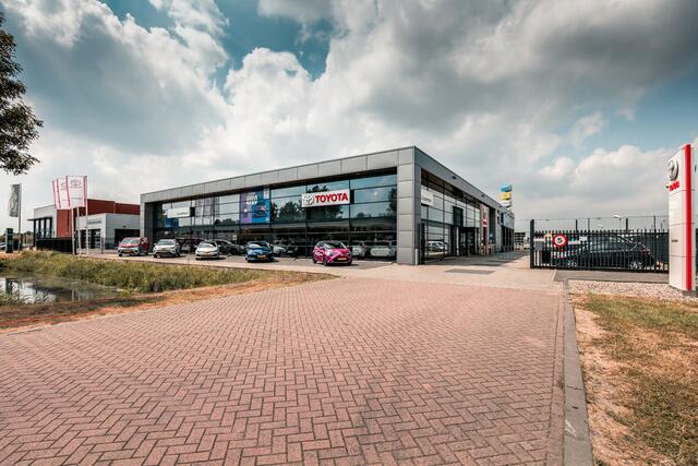 Toyota YARIS TOYOTA HYBRID Vulcano Edition