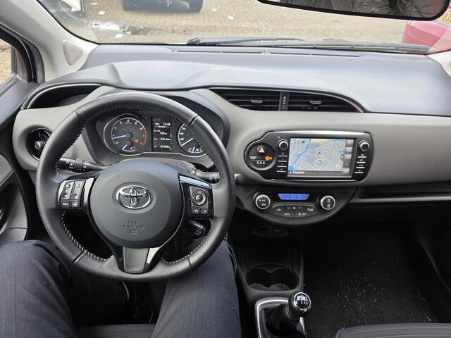 Toyota YARIS 1.5 VVT-i 111pk Active, Trekhaak , Winterbanden