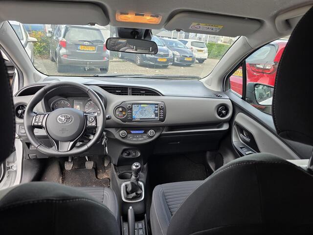 Toyota YARIS 1.5 VVT-i 111pk Active, Trekhaak , Winterbanden