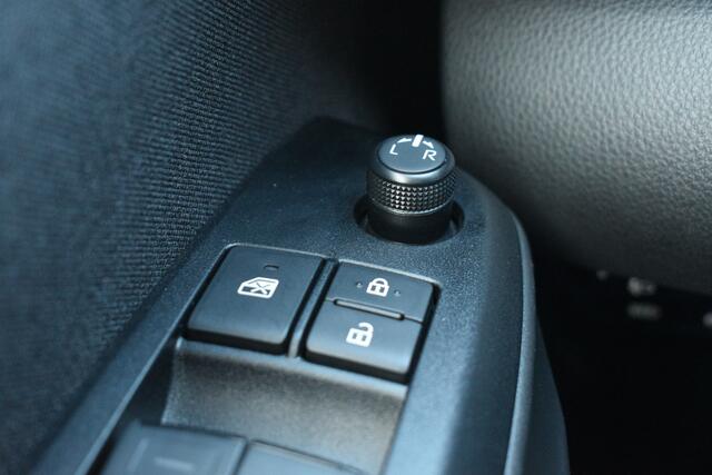 Toyota YARIS Cross 1.5 Hybrid 115 Dynamic Limited 116pk | Stuurverwarming | Stoelverwarming | Keyless entry |