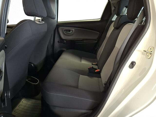 Toyota YARIS 1.5 Hybrid Active Limited | Navigatie | Cruise | Starknop Mats foto's maken