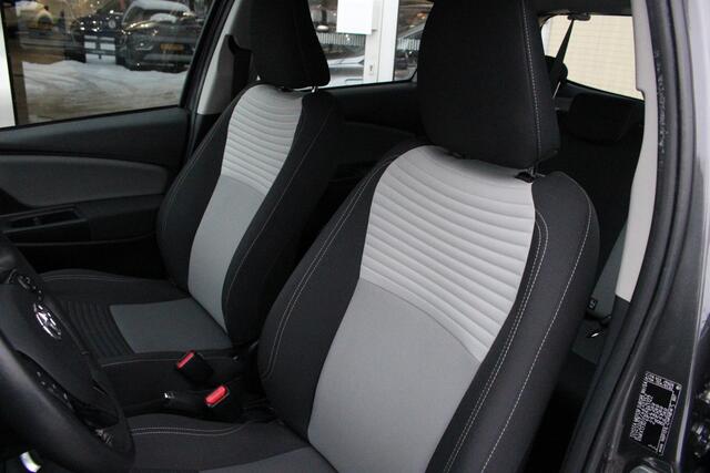 Toyota YARIS 1.5 VVT-i Aspiration Navigatiesysteem | Klimaat Control | Cruise Control