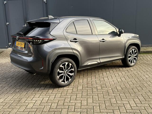 Toyota YARIS Cross 1.5 Hybrid 130 TeamPlayer Automaat Dynamic / tot 10 jaar Garantie / Winter Pakket / Safety Pakket / Adaptief CC / Stuur-, Stoel en voorruitverwarming / Draadloze telefoon lader / Apple Carplay Android Auto / Achteruitrijcamera /