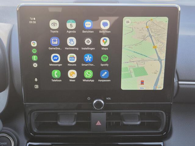 Toyota YARIS Cross 1.5 Hybrid 130 TeamPlayer Automaat Dynamic / tot 10 jaar Garantie / Winter Pakket / Safety Pakket / Adaptief CC / Stuur-, Stoel en voorruitverwarming / Draadloze telefoon lader / Apple Carplay Android Auto / Achteruitrijcamera /