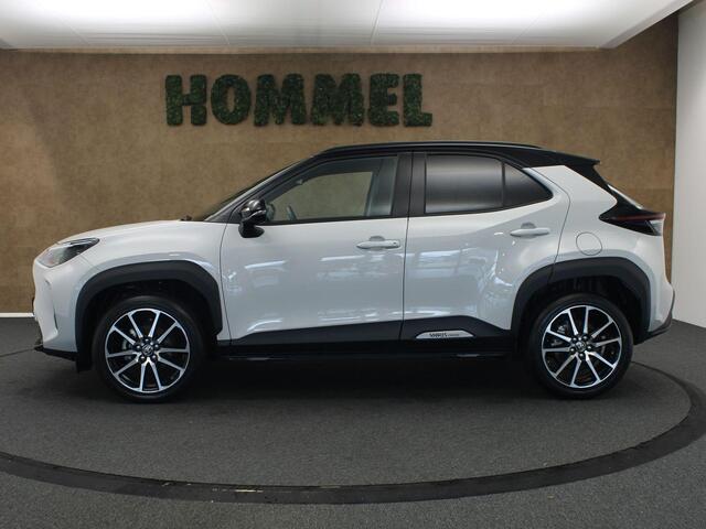 Toyota YARIS Cross 1.5 Hybrid 130 GR Sport - ELEKTRISCH BEDIENDE ACHTERKLEP - PARKEERSENSOREN VOOR + ACHTER - STOELVERWARMING VOORSTOELEN - STUURWIELVERWARMING - DODEHOEKDETECTIE - KEYLESS ENTRY/START - APPLE CARPLAY/ANDROID AUTO - CAMERA