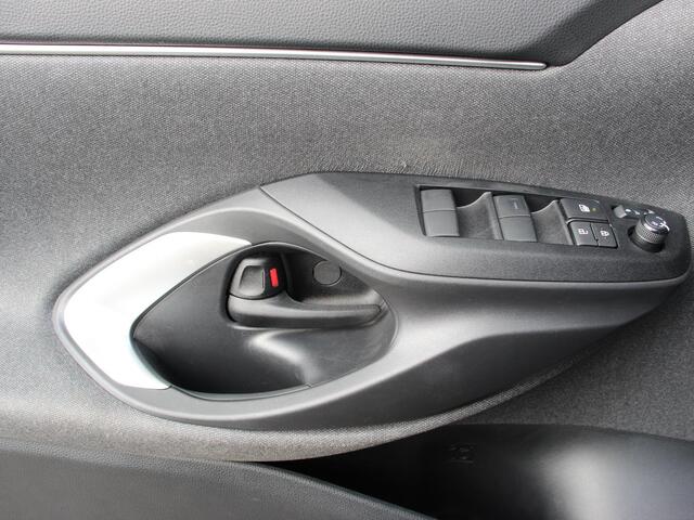 Toyota YARIS Cross 1.5 Hybrid Active Climate control Cruise control Parkeersensoren achter Achteruitrij camera Apple Carplay/ Android Auto