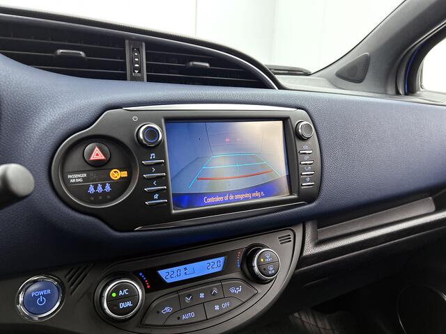 Toyota YARIS 1.5 Hybrid Bi-Tone | Navigatie | Achteruitrijcamera | Bestuurdersstoel In Hoogte Verstelbaar | Buitenspiegels Elektrisch Verwarmd |