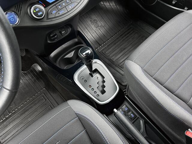 Toyota YARIS 1.5 Hybrid Bi-Tone | Navigatie | Achteruitrijcamera | Bestuurdersstoel In Hoogte Verstelbaar | Buitenspiegels Elektrisch Verwarmd |