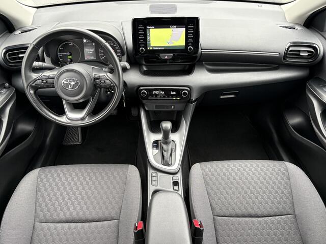 Toyota YARIS 1.5 Hybrid Active / Fabrieksgarantie t/m 08-2026 / Navigatie / Apple Carplay/Android Auto / Achteruitrijcamera / Cruise Control Adaptief / All-Season Banden /