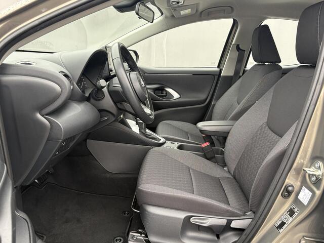 Toyota YARIS 1.5 Hybrid Active / Fabrieksgarantie t/m 08-2026 / Navigatie / Apple Carplay/Android Auto / Achteruitrijcamera / Cruise Control Adaptief / All-Season Banden /