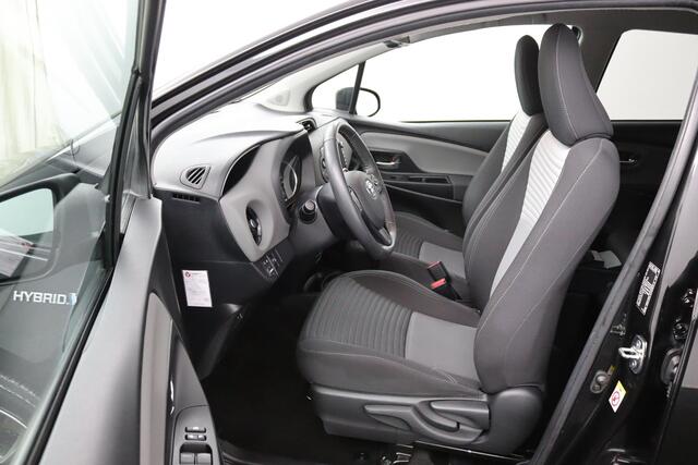 Toyota YARIS 1.5 Hybrid Dynamic | Navigatie | Trekhaak | Lichtmetalen velgen | Parkeerhulp camera | Keyless entry |