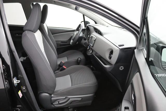Toyota YARIS 1.5 Hybrid Dynamic | Navigatie | Trekhaak | Lichtmetalen velgen | Parkeerhulp camera | Keyless entry |