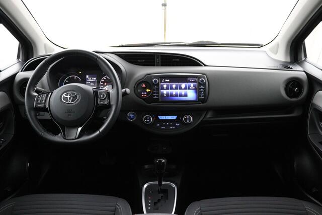 Toyota YARIS 1.5 Hybrid Dynamic | Navigatie | Trekhaak | Lichtmetalen velgen | Parkeerhulp camera | Keyless entry |