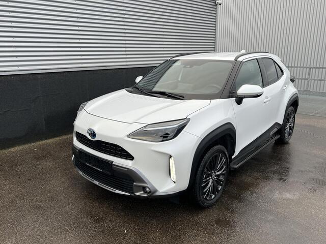 Toyota YARIS Cross 1.5 Hybrid Adventure Dodehoekdetectie, Stoelverwarming, Treeplanken, Parkeersensoren voor + achter, Achteruitrijcamera,