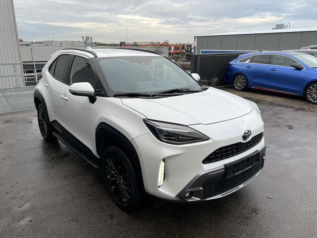 Toyota YARIS Cross 1.5 Hybrid Adventure Dodehoekdetectie, Stoelverwarming, Treeplanken, Parkeersensoren voor + achter, Achteruitrijcamera,