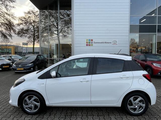 Toyota YARIS 1.5 Hybrid Trend Bi-Tone Navigatie 4 seizoenbanden