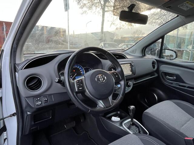 Toyota YARIS 1.5 Hybrid Trend Bi-Tone Navigatie 4 seizoenbanden