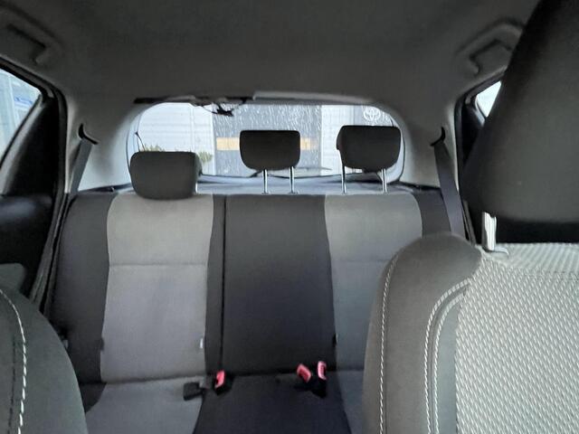 Toyota YARIS 1.5 Hybrid Trend Bi-Tone Navigatie 4 seizoenbanden