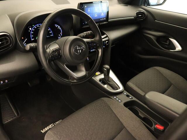 Toyota YARIS Cross 1.5 Hybrid Dynamic - VASTE TREKHAAK - TREKGEWICHT 750 KG - NAVIGATIE - STOELVERWARMING - STUURVERWARMING - VOORRUITVERWARMING - 4 X ELEKTRISCHE RAMEN - 17 INCH LICHT METALEN VELGEN - TELEFOONLADER - KEYLESS ENTRY/ START