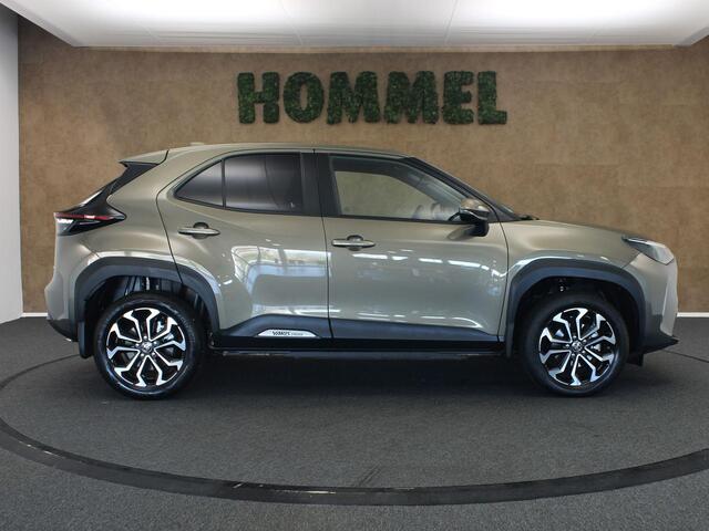 Toyota YARIS Cross 1.5 Hybrid Dynamic - VASTE TREKHAAK - TREKGEWICHT 750 KG - NAVIGATIE - STOELVERWARMING - STUURVERWARMING - VOORRUITVERWARMING - 4 X ELEKTRISCHE RAMEN - 17 INCH LICHT METALEN VELGEN - TELEFOONLADER - KEYLESS ENTRY/ START