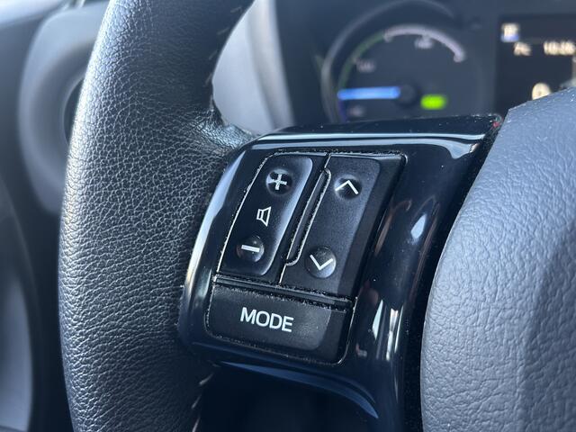 Toyota YARIS 1.5 Hybrid Active // CLIMA // CAMERA // CRUISE // APPLE CARPLAY / ANDROID AUTO